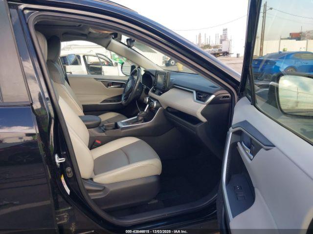 Toyota RAV4 Xle Premium Image 16