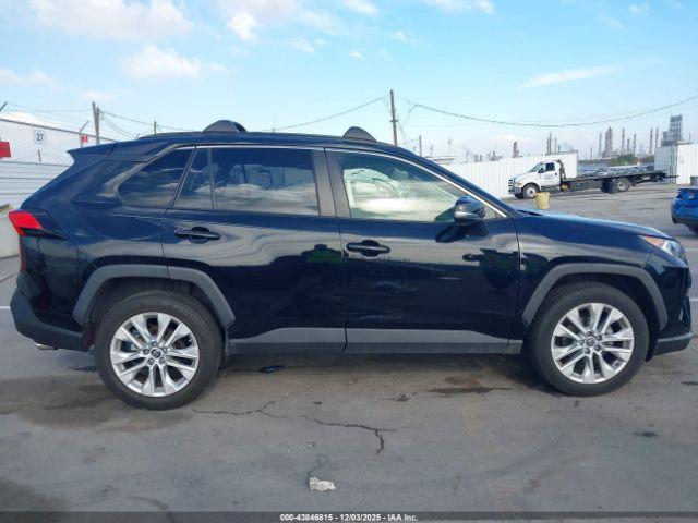 Toyota RAV4 Xle Premium Image 6