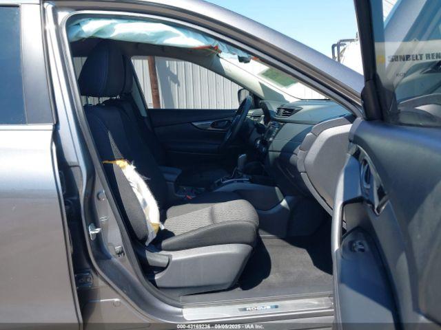 Nissan Rogue S Image 8