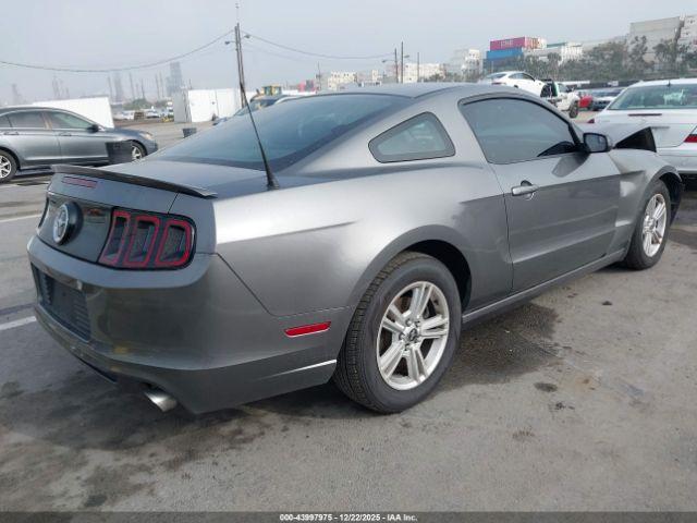 Ford Mustang V6 Image 7