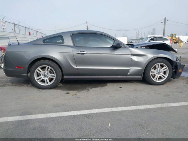 Ford Mustang V6 Image 4