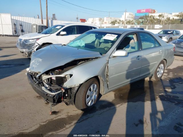 Toyota Camry Le Image 4