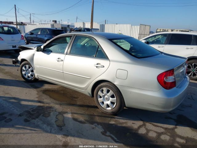 Toyota Camry Le Image 16