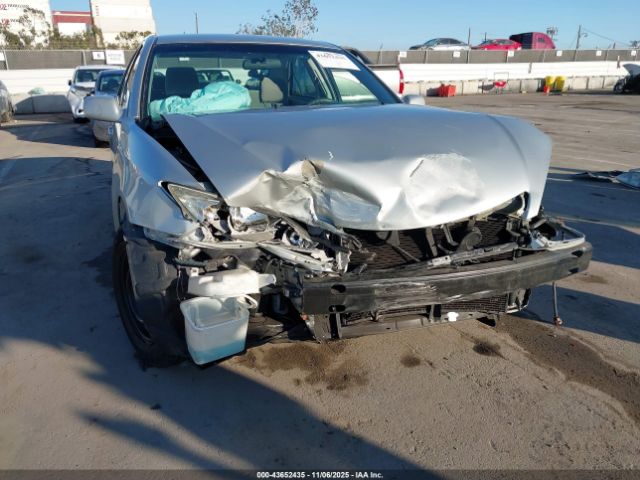 Toyota Camry Le Image 6