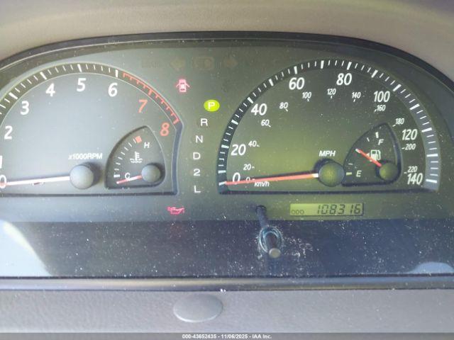 Toyota Camry Le Image 5