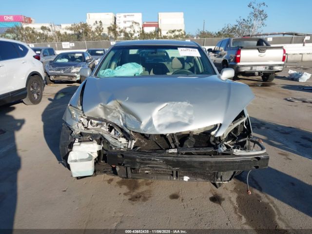 Toyota Camry Le Image 9