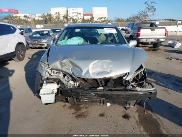 Toyota Camry Le Image 9