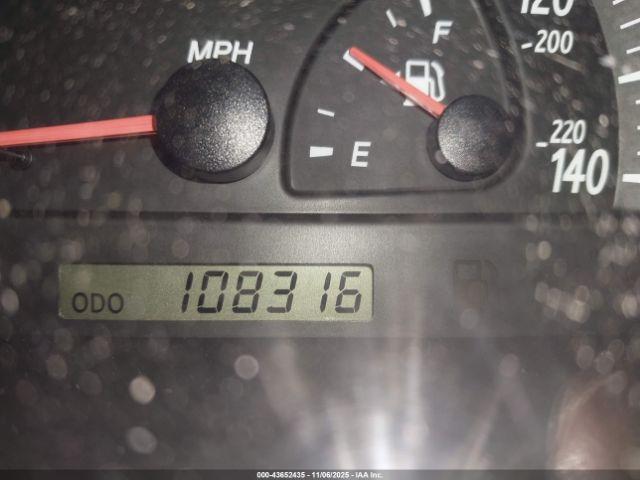 Toyota Camry Le Image 13