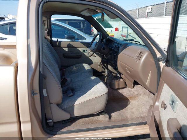 Toyota Tacoma Image 4