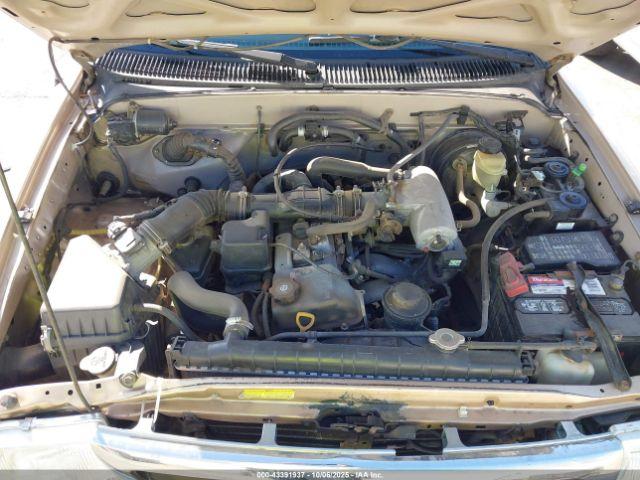 Toyota Tacoma Image 10