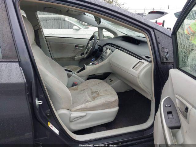 Toyota Prius Three Image 3