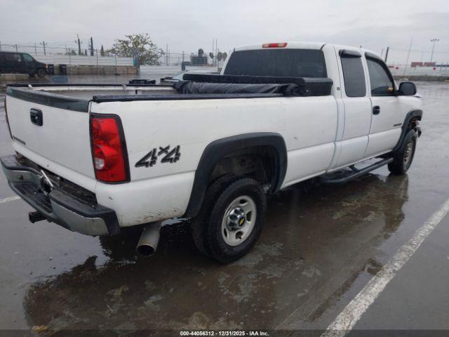 Chevrolet Silverado 2500 Work Truck Image 8
