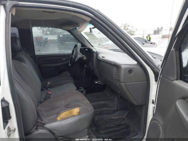 Chevrolet Silverado 2500 Work Truck Image 9