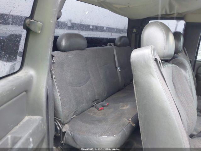 Chevrolet Silverado 2500 Work Truck Image 2