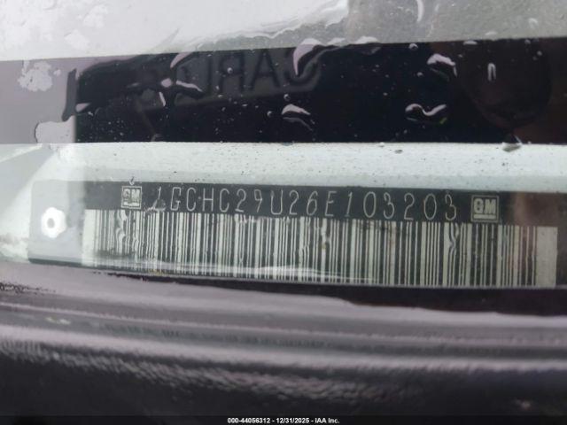 Chevrolet Silverado 2500 Work Truck Image 3