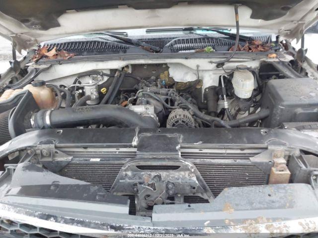 Chevrolet Silverado 2500 Work Truck Image 6