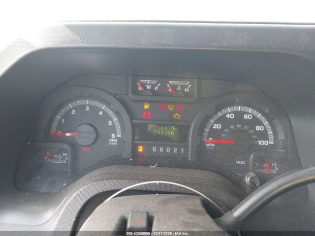 Ford E-250 Commercial Image 6