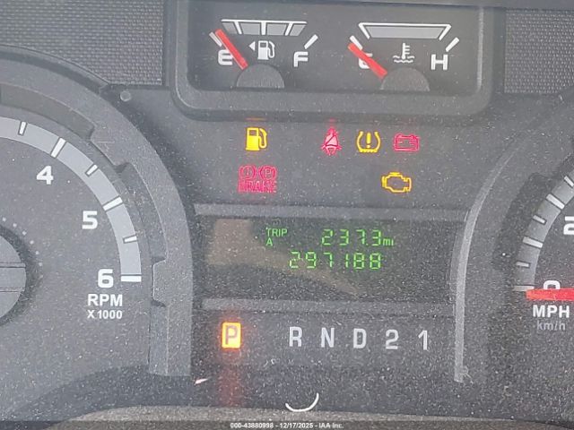 Ford E-250 Commercial Image 4