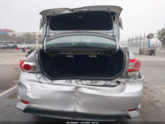 Toyota Corolla S Image 16