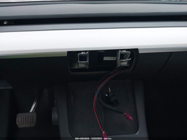 Tesla Model Y Long Range Dual Motor All-wheel Drive Image 18