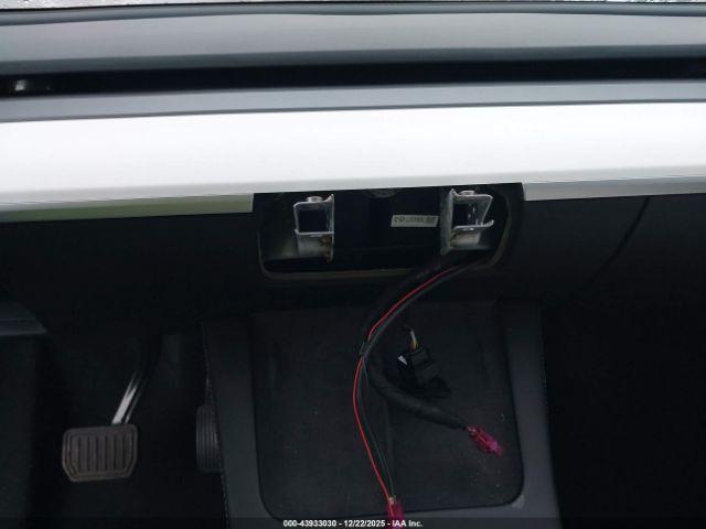 Tesla Model Y Long Range Dual Motor All-wheel Drive Image 18