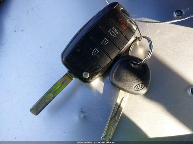 Kia Optima Lx Image 2