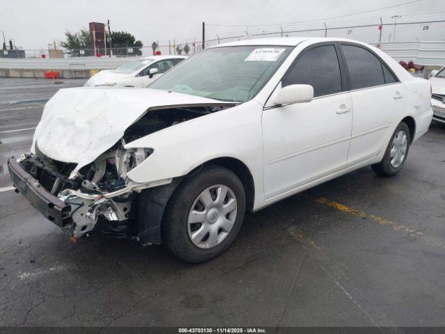 Toyota Camry Le Image 8