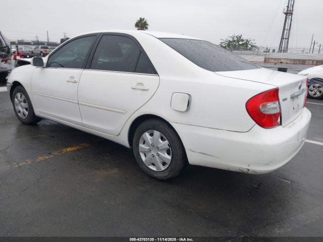 Toyota Camry Le Image 16