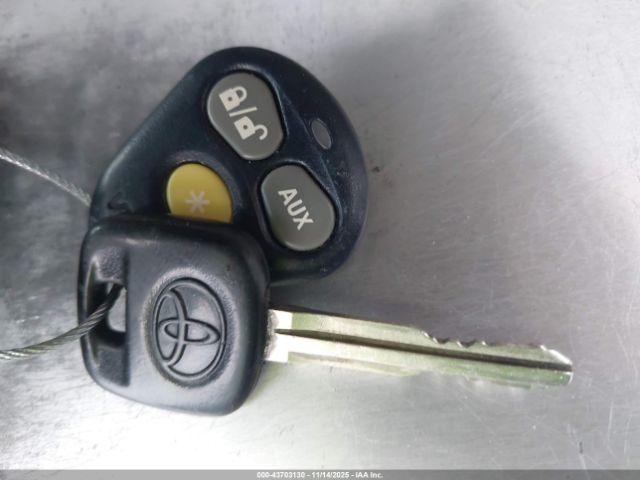 Toyota Camry Le Image 9