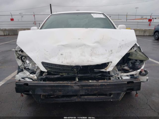 Toyota Camry Le Image 17