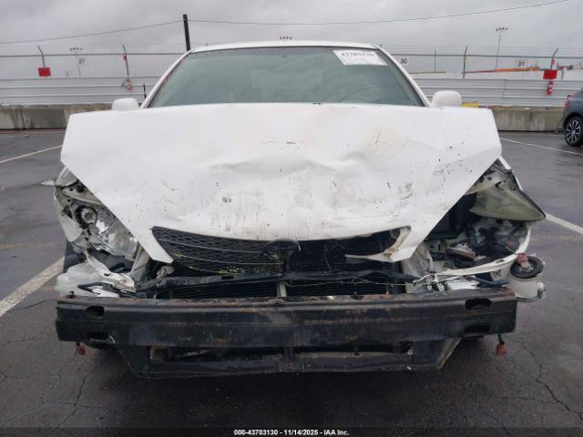 Toyota Camry Le Image 17