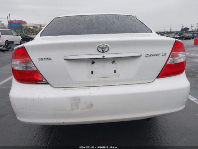 Toyota Camry Le Image 12