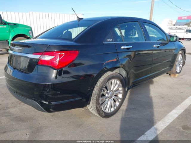 Chrysler 200 Limited Image 11