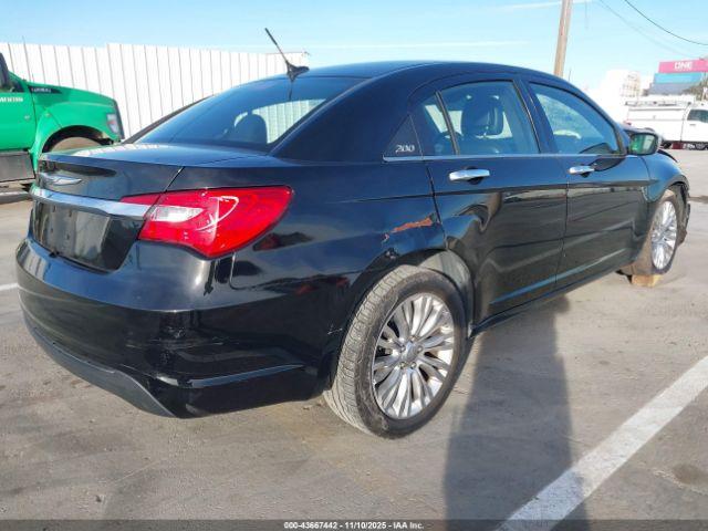 Chrysler 200 Limited Image 11