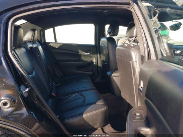 Chrysler 200 Limited Image 9