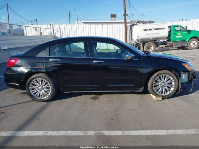 Chrysler 200 Limited Image 14