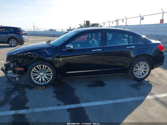 Chrysler 200 Limited Image 16