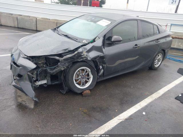 Toyota Prius Two Image 9