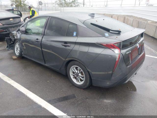 Toyota Prius Two Image 5