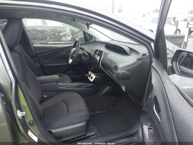 Toyota Prius Two Image 2