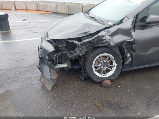 Toyota Prius Two Image 13