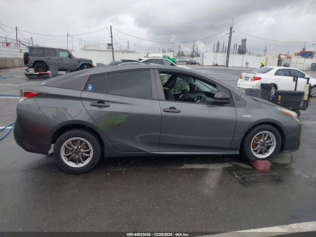 Toyota Prius Two Image 6