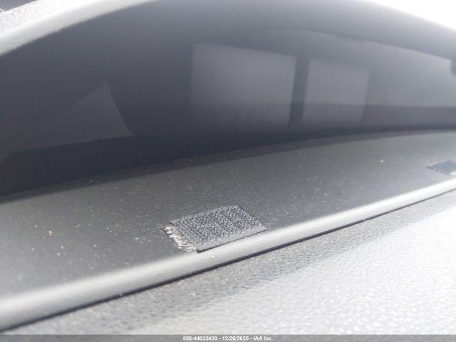 Toyota Prius Two Image 14