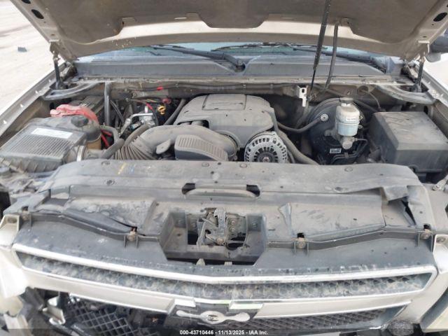 Chevrolet Avalanche 1500 Ls Image 8