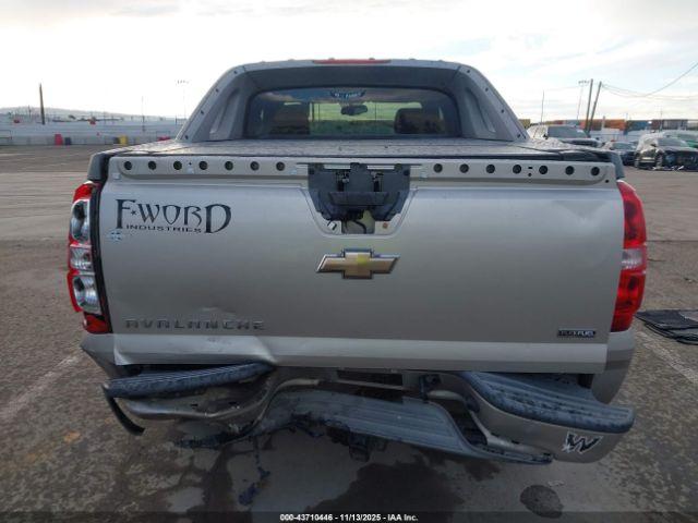Chevrolet Avalanche 1500 Ls Image 14