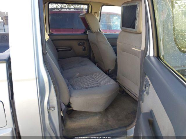 Nissan Frontier Se-v6 Image 11