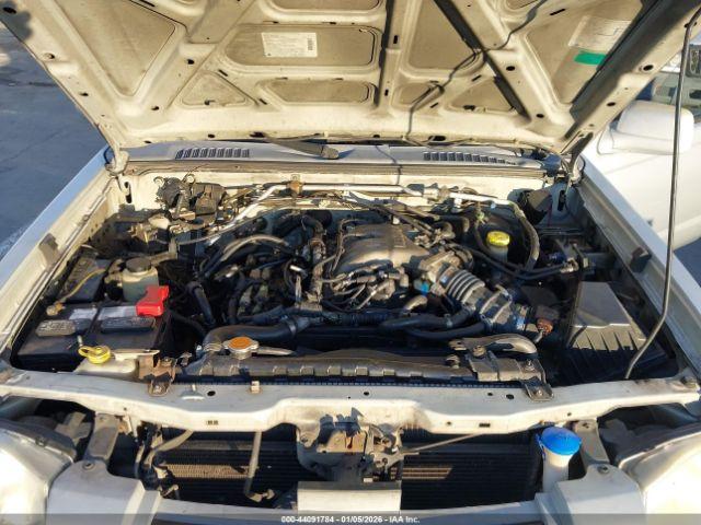 Nissan Frontier Se-v6 Image 10