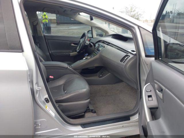 Toyota Prius Four Image 11