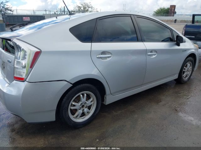 Toyota Prius Four Image 10