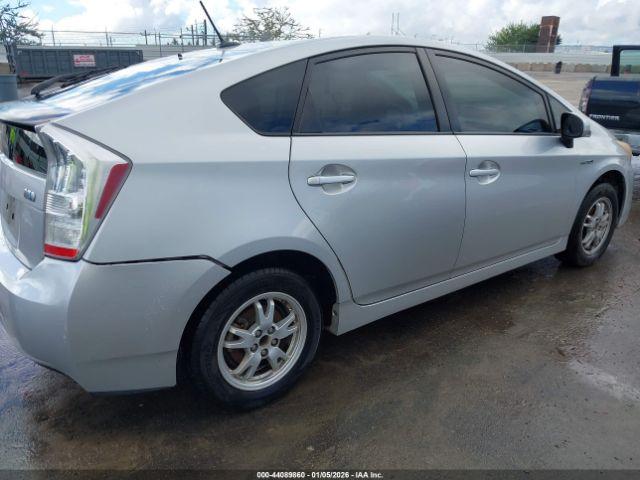 Toyota Prius Four Image 10